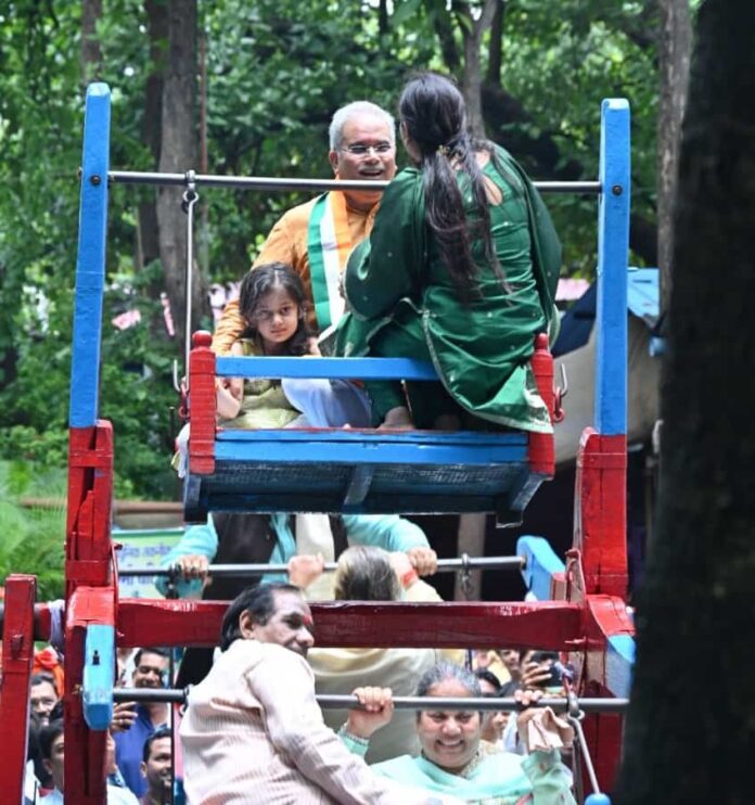 गेड़ी पर उड़ान: मुख्यमंत्री बघेल का छत्तीसगढ़ी परंपरा के साथ संगीतपूर्ण सफर