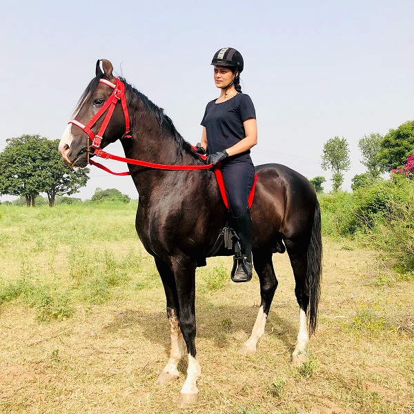 Bollywood Star and Equestrian Preeti Verma Honored by India Book of Records for Remarkable Feat in Thar Desert Horseback Riding