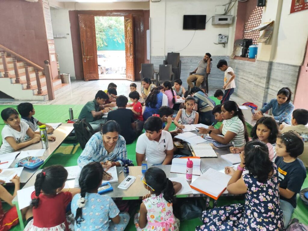 समर कैंप में हुनर सीखने का बढ़ा क्रेज कैलिग्राफी, क्रोशिया, मार्शल आर्ट विधाओं का दिया जा रहा निशुल्क प्रशिक्षण