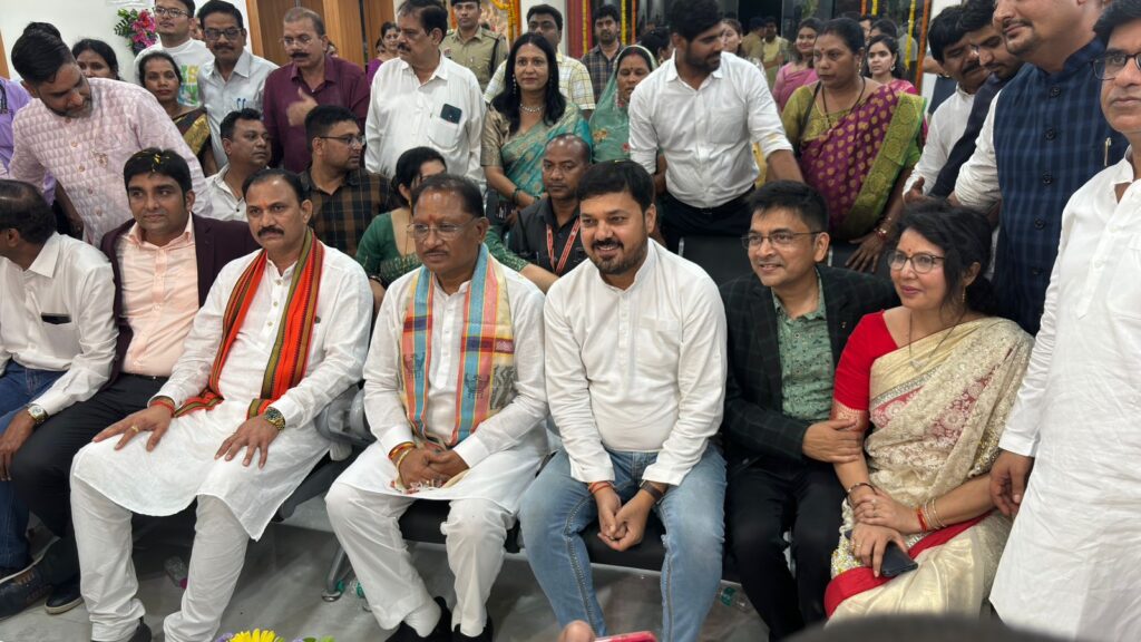एस. एम. सी मल्टीस्पेसिलिटी हॉस्पिटल का भव्य शुभारंभ मा. श्री विष्णु देव साय मुख्यमंत्री, (छत्तीसगढ़), व मा. श्री श्याम बिहारी जायसवाल स्वास्थ्य मंत्री, के हाथो हुआ |