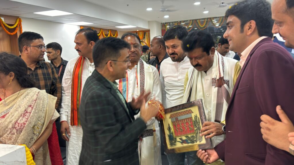 एस. एम. सी मल्टीस्पेसिलिटी हॉस्पिटल का भव्य शुभारंभ मा. श्री विष्णु देव साय मुख्यमंत्री, (छत्तीसगढ़), व मा. श्री श्याम बिहारी जायसवाल स्वास्थ्य मंत्री, के हाथो हुआ |