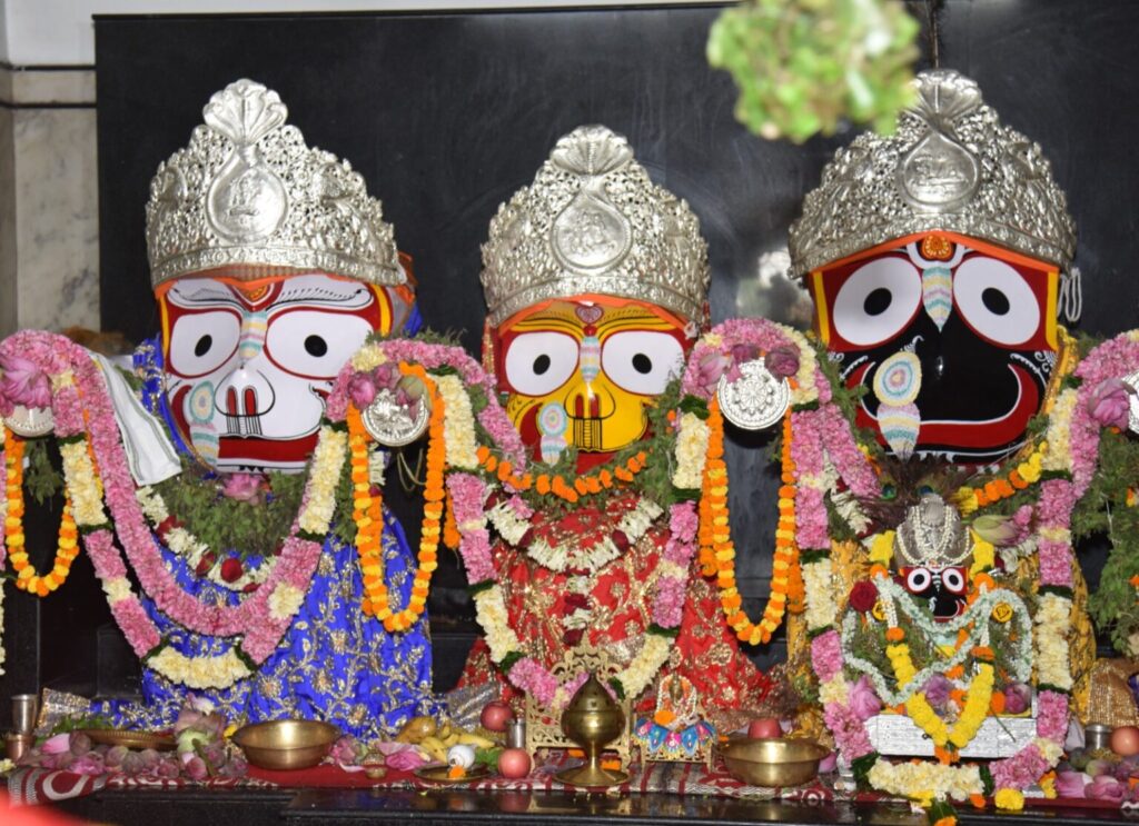 रथयात्रा महोत्सव में शामिल हुए राज्यपाल डेका और सीएम साय, छेरापहरा की रस्म की अदायगी