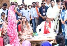 संवाद से समाधान: कमराखोल में मुख्यमंत्री ने दूर की बिजली बिल की चिंता